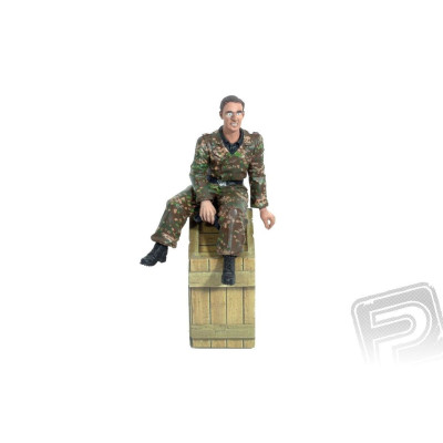 1/16 figurka sedící obsluhy vysílačky (Funker)