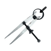 A Modelcraft rajzoló iránytű kiváló minőségű rozsdamentes acélból készült, maximálisan 75 mm-es osztással. A pontos mérés és jelölés elengedhetetlen a sikerhez olyan munkáknál, ahol nagyobb pontosságra van szükség. Mikrométeres osztásbeállítás, edzett éles hegyek. Súlya 39 g.
