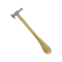 A Modelcraft vízvezetékkalapács 130g egy speciális szerszám, amely ideális a vékony fémek formázásához, szegecseléséhez, hajlításához és díszítéséhez. Ideális hobby, ékszerészet, gépészet, óragyártás stb. A nyél festett keményfa hossza 215mm, a kovácsolt acél fej hossza 60mm, átmérője 28/14mm. Súly 135g.