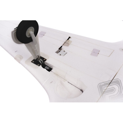 Yak-11 1450mm ARF Červeno/Bílá