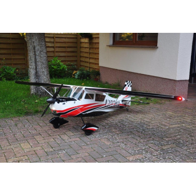 Decathlon scale 47% (4 580 mm) 170ccm (bílo/černo/červená)