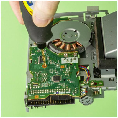 Rotacraft vrtací frézka RC18X se 60 nástroji