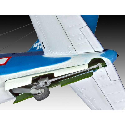 Plastic ModelKit letadlo 04781 - Vought F4U-1D Corsair (1:32)