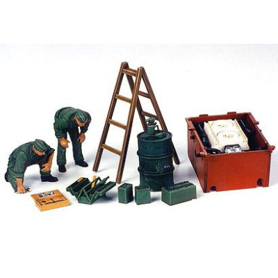 Tamiya German Tank Engine Maintenance Crew 1/35