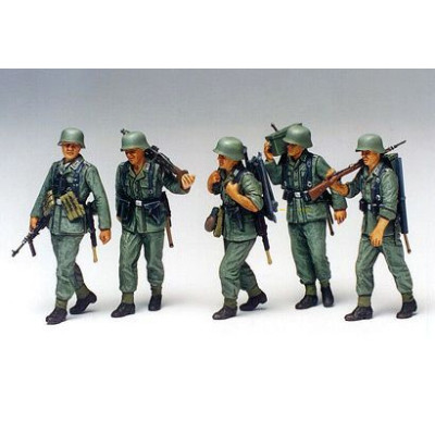 Tamiya German Machine Gun Crew On Maneuver 1/35
