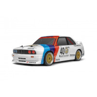 Teljesen összeszerelt drift special 1:10 méretarányban, BMW E30 karosszériával. A modellt egy nagy teljesítményű egyenáramú motor hajtja, amelyet egy 2,4 Ghz-es RC-készletet és egy meghajtó akkumulátort tartalmazó készletben szállítanak.