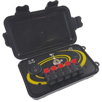 Az Electric Launcher Controller, egy kézi eszköz a tűzijátékok és modellrakéták biztonságos begyújtásához rakétahajtóművekkel és elektromos fáklyákkal. A vezérlő 5 csatornával rendelkezik, wi-fi-n keresztül csatlakozik a telefonjához, és az alkalmazáson keresztül biztonságosan, távolról gyújthatja be az egyes csatornákon lévő fáklyákat. 