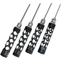 HSS-acélból készült, luxus kivitelű Allen csavarhúzó készlet, méretek: 1,5 mm, szárral 43 mm, 2,0 mm, szárral 49 mm, 2,5 mm, szárral 58 mm és 3,0 mm, szárral 59 mm. A csavarhúzók markolata marással könnyített.