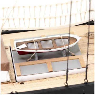 AMATI H.M.S. Hunter škuner 1:60 kit