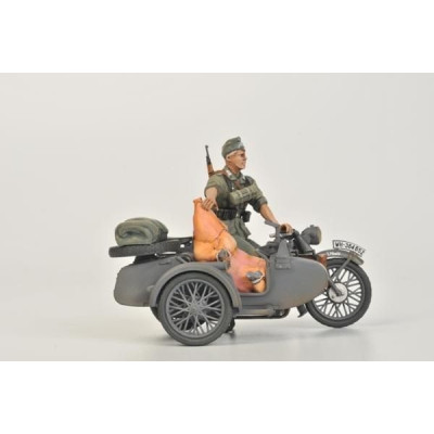 Model Kit military 3607 - German WWII Sidecar R12 with crew (1:35)