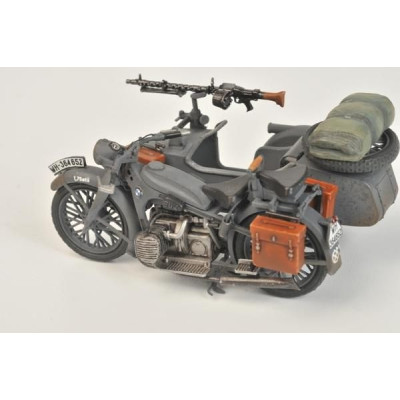 Model Kit military 3607 - German WWII Sidecar R12 with crew (1:35)