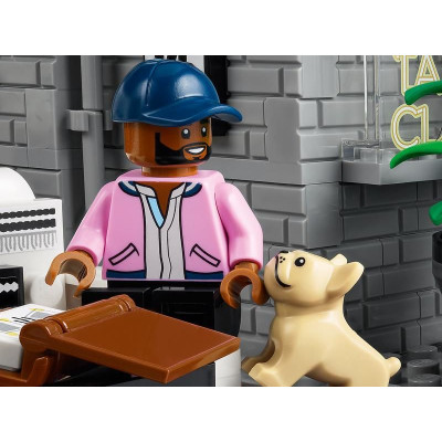 LEGO Icons - Queer tým - byt Úžo Pětky