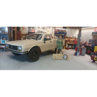 Čirá karoserie PEUGEOT 504 včetně příslušenství, licencovaná