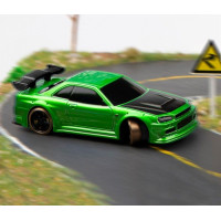 RTR 1:76-os RC modell készlet adóval. Teljesen arányos kormányzás, vezetési idő akár 40 percig, első és hátsó fényszórók, neonfények, hátsókerék meghajtás, giroszkóp, súly 13 g.