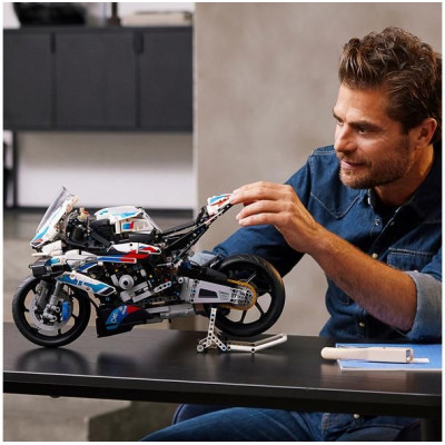 LEGO Technic - BMW M 1000 RR