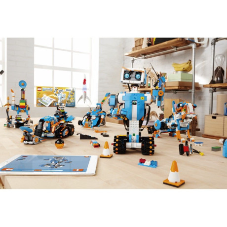 LEGO® BOOST 17101 Creative Toolbox
