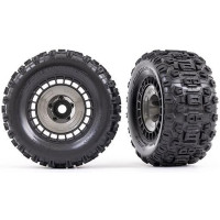 Traxxas kerék 3,8", Sledgehammer gumival, fekete tárcsa cserélhető szürke borítással. 2 db. Ezek a motocross ihletésű abroncsok extrém tapadást és irányíthatóságot biztosítanak. Különböző offset opciók a választható #9567 szettel. 17 mm-es hatszög - hornyos.