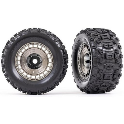 Traxxas kolo 3.8", pneu Sledgehammer, disk polomatný černě chromovaný s poklicí (2)