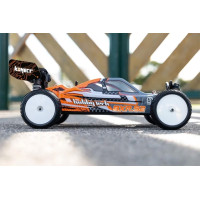 Egy 1/10 méretarányú 4WD verseny Buggy, győzelmi ambíciókkal rendelkező alvázon.