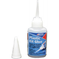 A Plastic Kit egy megfizethető árú ragasztó műanyag modellekhez. Sztirolt, átlátszó műanyagot, fát stb. ragaszt. Keményedési ideje kb. 10 másodperc, a kötés kikeményedés után tiszta. Nem támadja meg a műanyagokat, nem okoz kifehéredést. A tartályban vékony applikátor található, amely ellenáll a ragasztásnak.