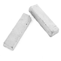 Policraft polírozó paszta fehér 125g, alkalmas első és második polírozási fázishoz (elő- és végpolírozás), króm, nikkel és bevonatos fémekhez. Kemény (varrott és lazán hajtogatott) és puha lazán hajtogatott polírozókorongokhoz használható .