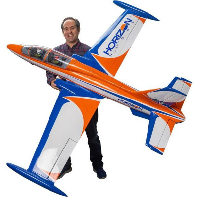 Hangar 9 Aermacchi MB-339 2.1m ARF, zatahovací podvozek