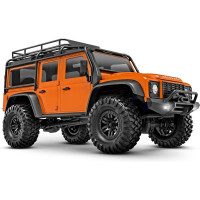 A Traxxas TRX-4M Land Rover Defender RC modellje 1:18 méretarányban, elképesztő sokoldalúsággal és képességekkel. Fém alvázkeret 4 pontos felfüggesztéssel, olajos lengéscsillapítókkal, 45°-os kormányszöggel, licencelt klipszes karosszériával, LED világítással a lökhárítóban. 2S LiPo akkumulátor és USB töltő. 