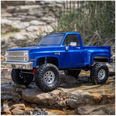 Axial SCX10 III Base Camp 1:10 4WD Chevy K10 1982 RTR modrý