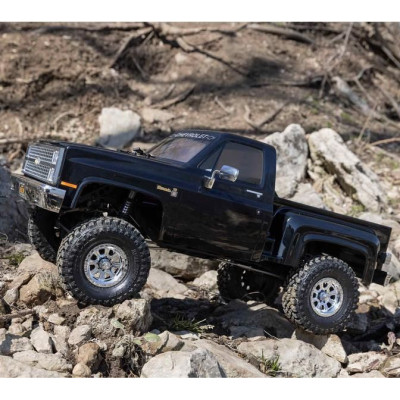 Axial SCX10 III Base Camp 1:10 4WD Chevy K10 1982 RTR modrý