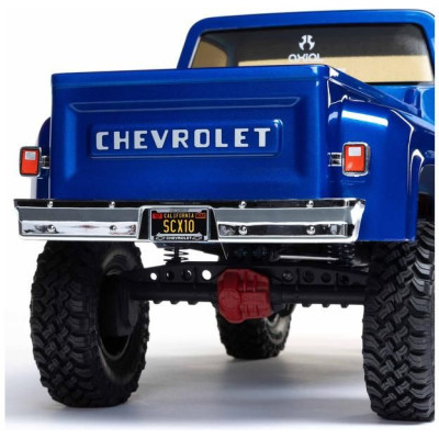Axial SCX10 III Base Camp 1:10 4WD Chevy K10 1982 RTR modrý