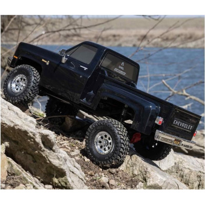 Axial SCX10 III Base Camp 1:10 4WD Chevy K10 1982 RTR černý