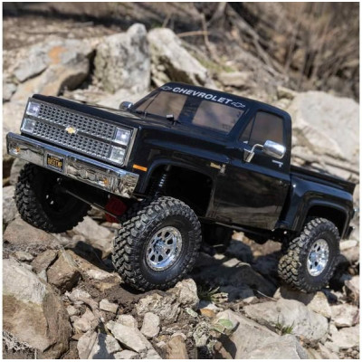Axial SCX10 III Base Camp 1:10 4WD Chevy K10 1982 RTR černý
