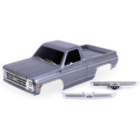 Pótalkatrész Traxxas TRX-4 Chevrolet K10 1979 RC autómodellekhez: ezüst karosszéria (komplett festett). Beleértve az első hűtőrácsot, tükröket, kilincseket, ablaktörlőket). Karosszériaváz rögzítő rendszer nélkül.