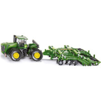 JOHN DEERE 9630 traktor fém modellje Amazone Centaur vetőgéppel 1:87 méretarányban a Siku-tól. A modell gumigumikat, levehető vezetőfülke-tetőt tartalmaz, a vetőgép utánfutója összecsukható karokkal rendelkezik. Játékra és gyűjtésre egyaránt alkalmas. Minőségi kivitelezés fémből és műanyagból.