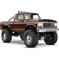 1979-es Traxxas TRX-4M Ford F-150 távirányítós modellautó High Trail kiadásban, nagyobb hasmagassággal, nagyobb kerekekkel , lenyűgöző sokoldalúsággal és képességekkel. Fém alváz, 4 pontos felfüggesztés, olajos lengéscsillapítók, 45°-os fordulási szög, clipless karosszéria, LED első fényszórók. 2S LiPo akkumulátor és USB töltő.