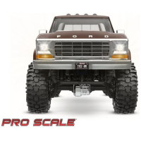Traxxas LED világítás ProScale komplett RC modell autóhoz TRX-4M / TRX-4MT 1:18 Ford F-150 1979. A készlet beszerelésével olyan valósághű funkciókat kap, mint az igazi autón (fényszórók, hátsó lámpák, működő fék- és tolatólámpák, figyelmeztető lámpák). 