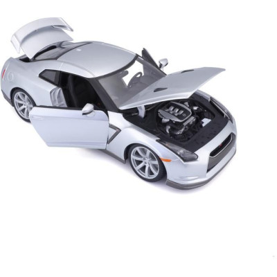 Bburago Nissan GT-R 2009 1:18 stříbrná
