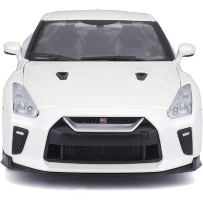 Bburago Plus Nissan GT-R 1:24 bílá metalíza