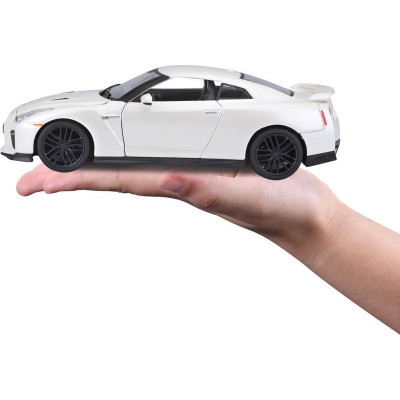 Bburago Plus Nissan GT-R 1:24 bílá metalíza