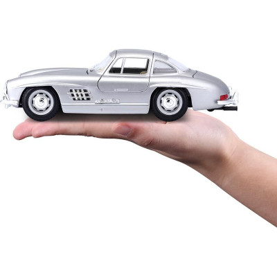 Bburago Mercedes-Benz 300 SL 1954 1:24 stříbrná