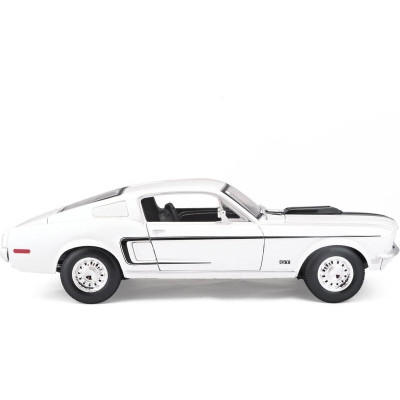 Maisto Ford Mustang GT Cobra Jet 1968 1:18 bílá