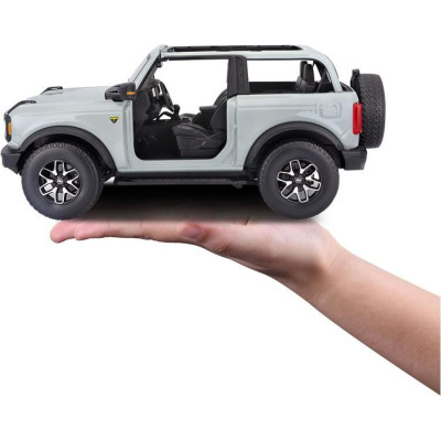 Maisto Ford Bronco Badlands 2021 1:18 kaktusově šedá
