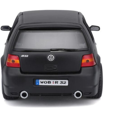 Maisto Volkswagen Golf R32 1:24 černá matná
