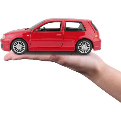 Maisto Volkswagen Golf R32 1:24 červená