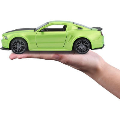 Maisto Ford Mustang Street Racer 2014 1:24 matná zelená