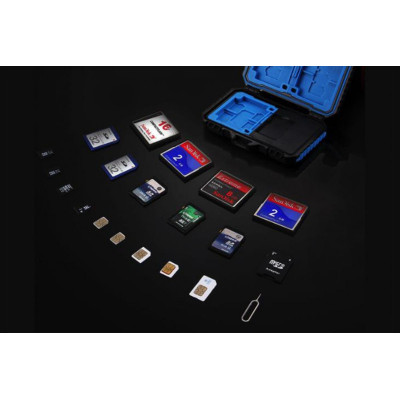 Čtečka karet + pouzdro na paměťové karty 22v1