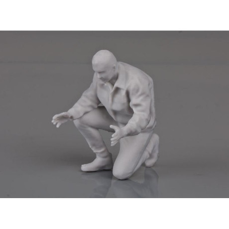 Krick Figurka námořník klečící 1:25 nenabarvená