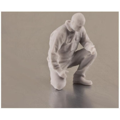 Krick Figurka strojník klečící 1:25 nenabarvená