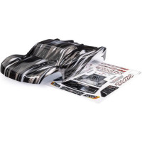 Traxxas Slash 4X4 ProGraphix karosszéria. Tiszta karosszéria felhordott grafikával, festést igényel. Tartalmaz egy klipszes tartókonzolt a rögzítéshez. Matrica lap. A Slash 2WD modellre történő felszereléshez a 6940-es számú alkatrész szükséges. A #6976 és #10125 számú alkatrészek szükségesek a Slash 4x4 modellre történő felszereléshez.