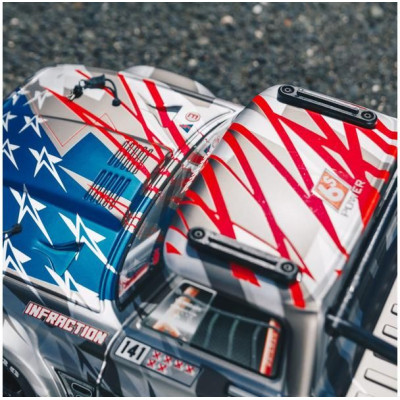 Arrma Infraction 6S BLX 1:7 RTR stříbrná